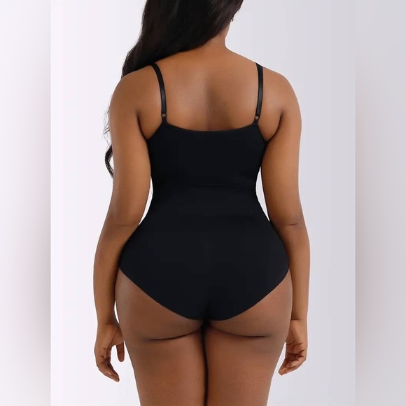 Plus Size Solid Color Seamless Cami Shapewear in Black - Picture 4 of 5